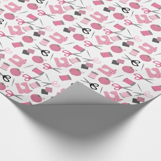 Roze naaitheematrootpapier cadeaupapier (Hoek)