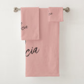 Roze naam van het zwarte handtekeningsmanuscript g bad handdoek (Insitu)