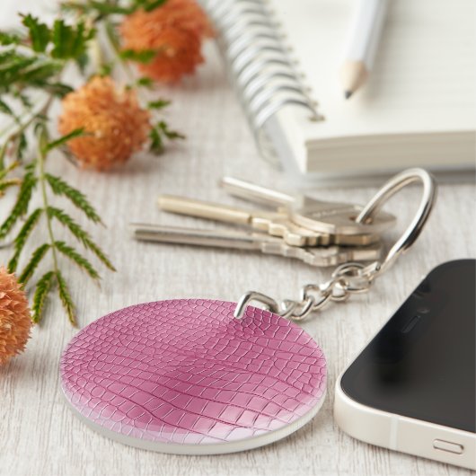 Roze namaak krokodilendier  sleutelhanger (Voorkant Rechts)