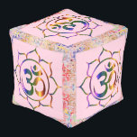 Roze Namaste Om Lotus Rainbow  Bohemian Poef<br><div class="desc">Roze Namaste Aum Om & Lotus met Rainbow Bohemian Border gepersonaliseerde Pouf of Ottoman heeft een prismatisch spiritueel symbool voor namaste met een regenboog metallic-look die bestaat uit het Om of Aum-symbool omringd door Lotus bloemblaadjes, met een Rainbow Border. We hebben dit stuk met een verscheidenheid aan achtergronden, maar u...</div>