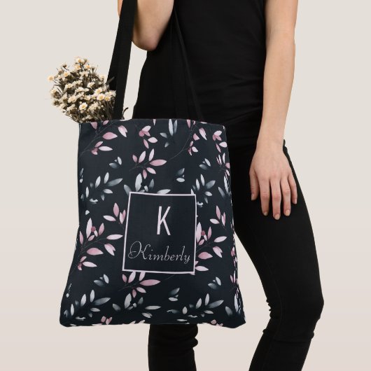 Roze Navy Elegante Trendy Initiaal Naam Monogram Tote Bag (Dichtbij)