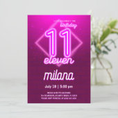 Roze Neon 11th Birthday Party Invitation Kaart (Staand voorkant)