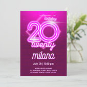 Roze Neon 20th Birthday Party Invitation Kaart (Staand voorkant)