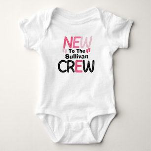 Roze nieuw voor de (familienaam) bemanning romper