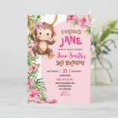 Roze Nieuwsgierige Monkey Safari Thema Verjaardag Kaart (Staand voorkant)
