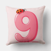 Roze nummer negen met lieveheersbeestje kussen (Achterkant)