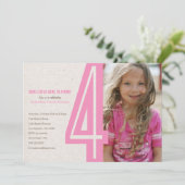 Roze nummer vier uitnodiging voor feestdag (Staand voorkant)