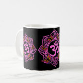 Roze ohm mandala design met Monarch butterflies Koffiemok (Voorkant links)