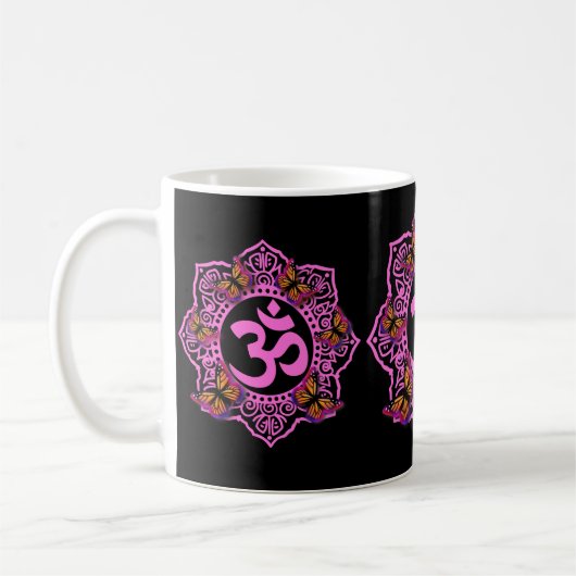 Roze ohm mandala design met Monarch butterflies Koffiemok (Links)