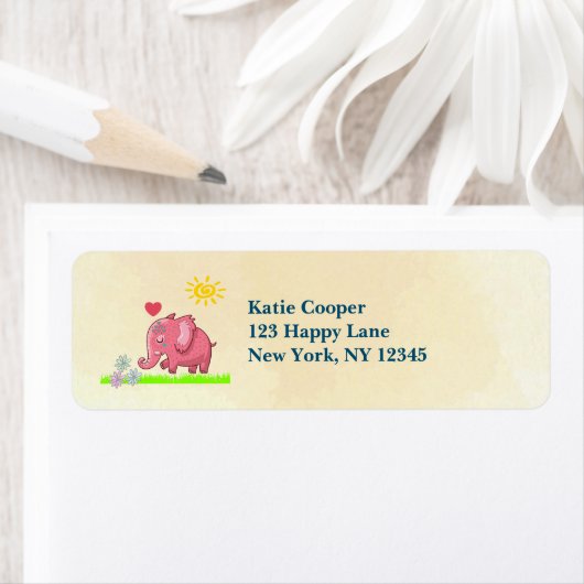 Roze olifant op groene gras smeltende bloemen etiket (Insitu)