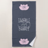 Roze om & Lotus Flower Inhale Exhale Strandlaken (Voorkant)