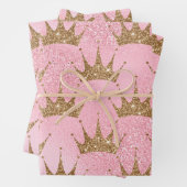 Roze ompapier met gouden kroonkronen inpakpapier vel (In situ)