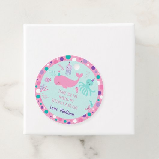 Roze onder het Zee Nautical Whale Birthday Bedankjes Labels (In situ)