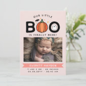 Roze onze kleine boe eindelijk hier Halloween Baby Aankondiging (Staand voorkant)