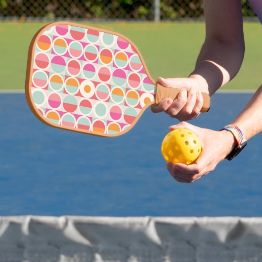 Roze Oranje Blauw Geometrisch Patroon Pickleball Paddle (Insitu)
