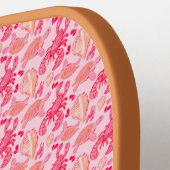 Roze Oranje kreeft onder het Zee Pickleball Paddle (Links Detail)