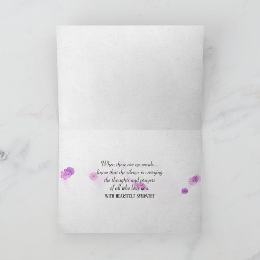 roze orchideeën en kaarsen met een vlindermedeleve kaart (Binnen)