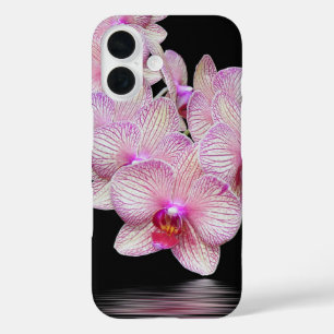 Roze orchideeën op zwart iPhone 16 hoesje