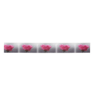 roze over grijs satijnen lint