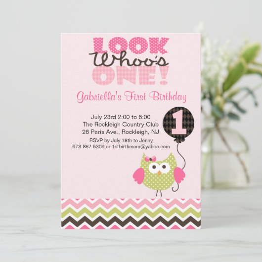 Roze Owl Kijk eens wie er één dag uitgenodigd is Kaart (Staand voorkant)