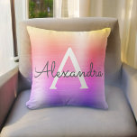 Roze Paars geborsteld Metaal Monogram Naam Initiaa Kussen<br><div class="desc">Roze,  Paarse en goudpasta Ombre Folie,  geborsteld Metaal Monogram Naam en Initiaal Pillow. De kussen maken het perfecte geschenk voor iemand die haar kamer versiert in girly ombre roze en paars.</div>