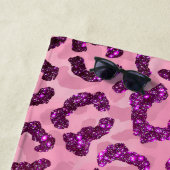 Roze Paars Glitter Leopard Animal Print Monogram Strandlaken (In situ)