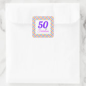 Roze Paarse 50 & Fabulous Typography Party Vierkante Sticker (Tas)