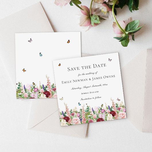 Roze paarse bloemen en botervliegen Sla de datum o Save The Date