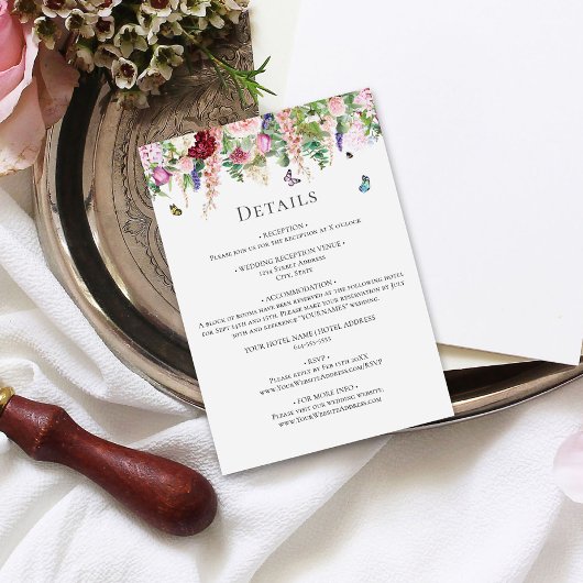 Roze paarse bloemen met botervliegen informatiekaartje