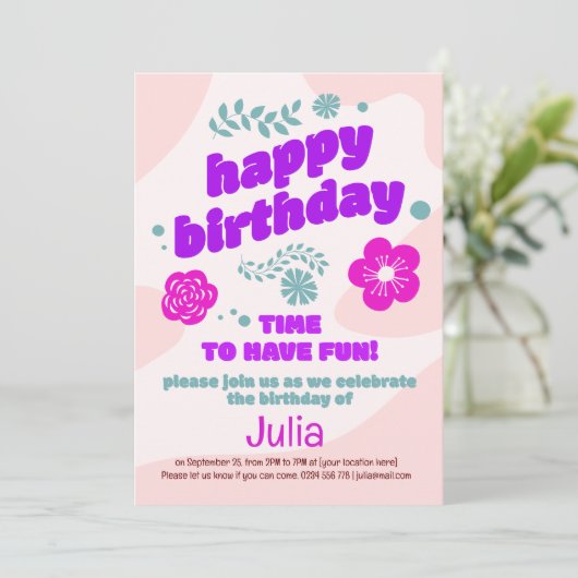 Roze, paarse bloemen verjaardag uitnodiging. bewer kaart (Staand voorkant)