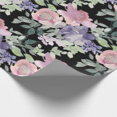 Roze Paarse bloemenzwarte achtergrond Cadeaupapier (Hoek)