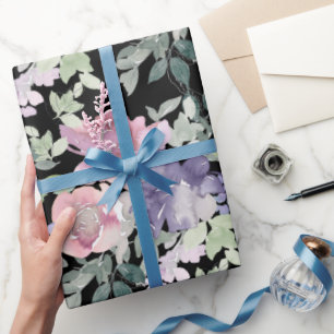 Roze Paarse Bloemmotief Zwarte Achtergrond Cadeaupapier