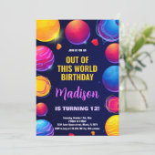 Roze Paarse buitenruimte Maandag Uitnodigingen (Staand voorkant)