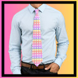 Roze Paarse cirkels in een geometrisch patroon Stropdas<br><div class="desc">Roze Paarse cirkels in een geometrisch patroon. Een helder,  kleurrijk ontwerp met een geometrisch patroon van roze,  paarse en gele cirkels.</div>