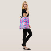 Roze, Paarse en Aqua Mermaid Scale Patroon Tote Bag (Op model)