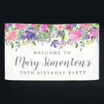 Roze Paarse Floral 70th Birthday Party Welcome Spandoek<br><div class="desc">Langs de bovenkant van deze 70e verjaardagswelkomstbanner zijn zachte roze, paarse en blauwe bloemen te zien die in een verscheidenheid aan groene bladeren zijn genummerd. Dangles geven het een moderne Boho-chic vibe. De naam van de verjaardagsberoemde wordt geschreven in een manuscriptdoopvont. Alle tekst kan worden bewerkt. Deze 70e verjaardagswelkomstbanner maakt...</div>