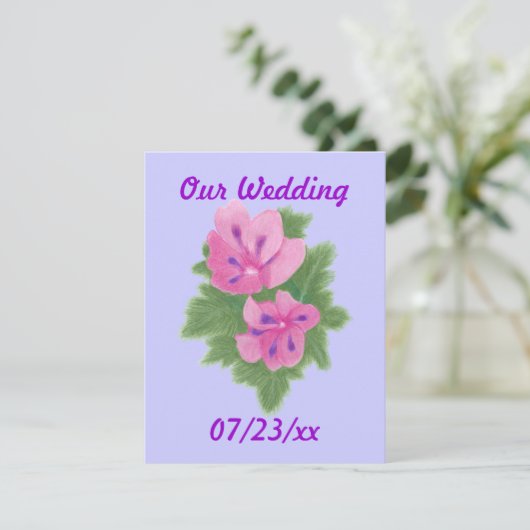 Roze Paarse Geraniums Bloemen Bruiloft Uitnodiging (Staand voorkant)