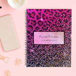 Roze paarse glans van de glans van de glans planner<br><div class="desc">Een elegante en feministische planner met verloopkleuren in roze, paarse en zwarte A-luipaard met glans. Een faux goud metallisch lijst vooraan. Sjabloon voor jouw naam, titel of tekst aan de voorzijde. Zwarte letters. De naam wordt geschreven met een modern en trendy hand lettered stijlmanuscript. Ideaal voor vrouw ondernemers die de...</div>