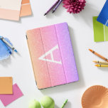 Roze Paarse glitter en Sparkle Monogram iPad Pro Cover<br><div class="desc">Goud,  roze en Paars pastel Rainbow Ombre Faux Glitter en Sparkle Elegant Monogram Hoesje. Dit hoesje kan worden aangepast om uw initiaal en voornaam te omvatten.</div>