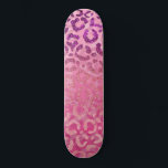 Roze Paarse Glitter Leopard Animal Print Gradiënt Persoonlijk Skateboard<br><div class="desc">Dit chic en glamoureus patroon is perfect voor het trendy en stijlvolle meisje. Het is voorzien van een faux, paars tot roze, dunne glitterachtige afdrukgradiënt boven op de fuchsie tot lila cheetah print ombre. Het is uniek, elegant, , korrelig en cool. ***BELANGRIJKE NOTA VAN HET ONTWERP: Voor om het even...</div>