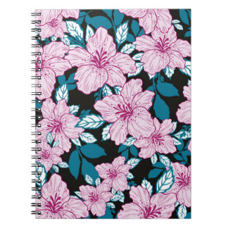 roze paarse limoenblauw blad zwarte achtergrond notitieboek