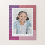 Roze paarse strepen schattige gepersonaliseerde fo legpuzzel<br><div class="desc">Een leuk en kleurrijk streeppatroon in tinten en paars omringt één enkele verticale foto met douanetekst. Dit fotocadeau is perfect voor alle leeftijden - van kinderen tot grootouders om een leuke foto of gebeurtenis te gedenken.</div>