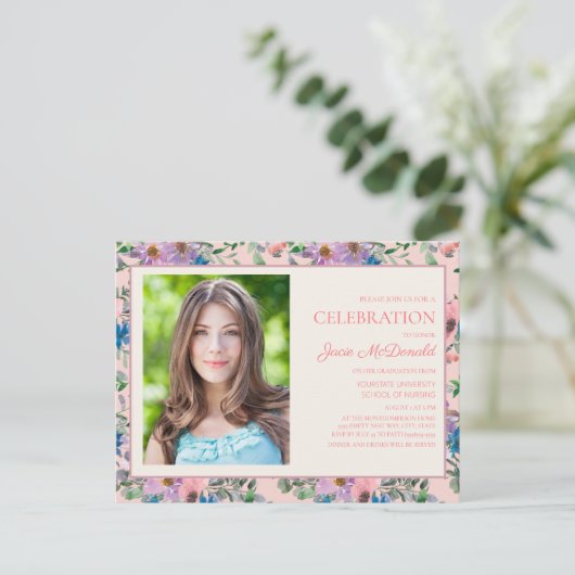 Roze Paarse Waterverf Floral Nursing School Afstud Aankondigingskaart (Staand voorkant)