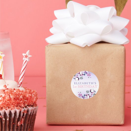 Roze Paarse Waterverf Ze is een Gem Verjaardag Ronde Sticker (Feest)