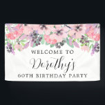 Roze Paarse wilde bloem 60th Birthday Welkom Spandoek<br><div class="desc">Feminine en zoete blauwe roze en paarse bloemen versieren de top van deze welkome banner van het 60ste verjaardagsfeest. Ontworpen om te coördineren met het 60ste collectie van de Dusty Pink en Paarse Wilde Bloem.</div>