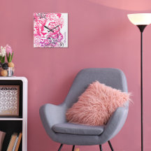 Roze Paarse wilde kat luipaard cheeta met bloei