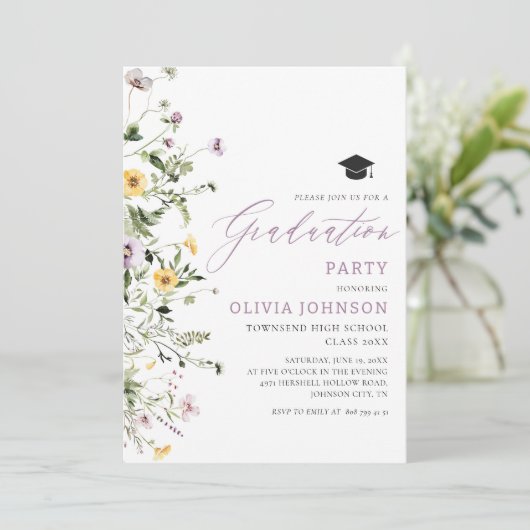 Roze Paarse Wildflower Afstudeerfeest Uitnodiging (Staand voorkant)
