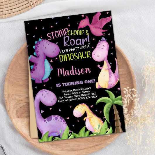 Roze Paarse Zwarte Dinosaurus Verjaardagsuitnodigi Kaart