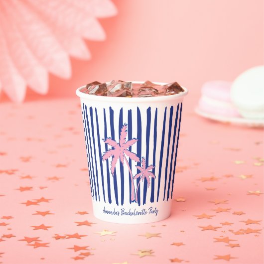 Roze Palm Pair op Blue Stripes Bachelorette Party Papieren Bekers (Insitu)
