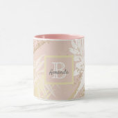 Roze palmboom verlaat goudmonogram mok (Midden)
